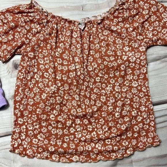 Shein V-Neck Ribbed Tank & Ditsy Floral Ruffle Crop Top - Picture 3 of 4